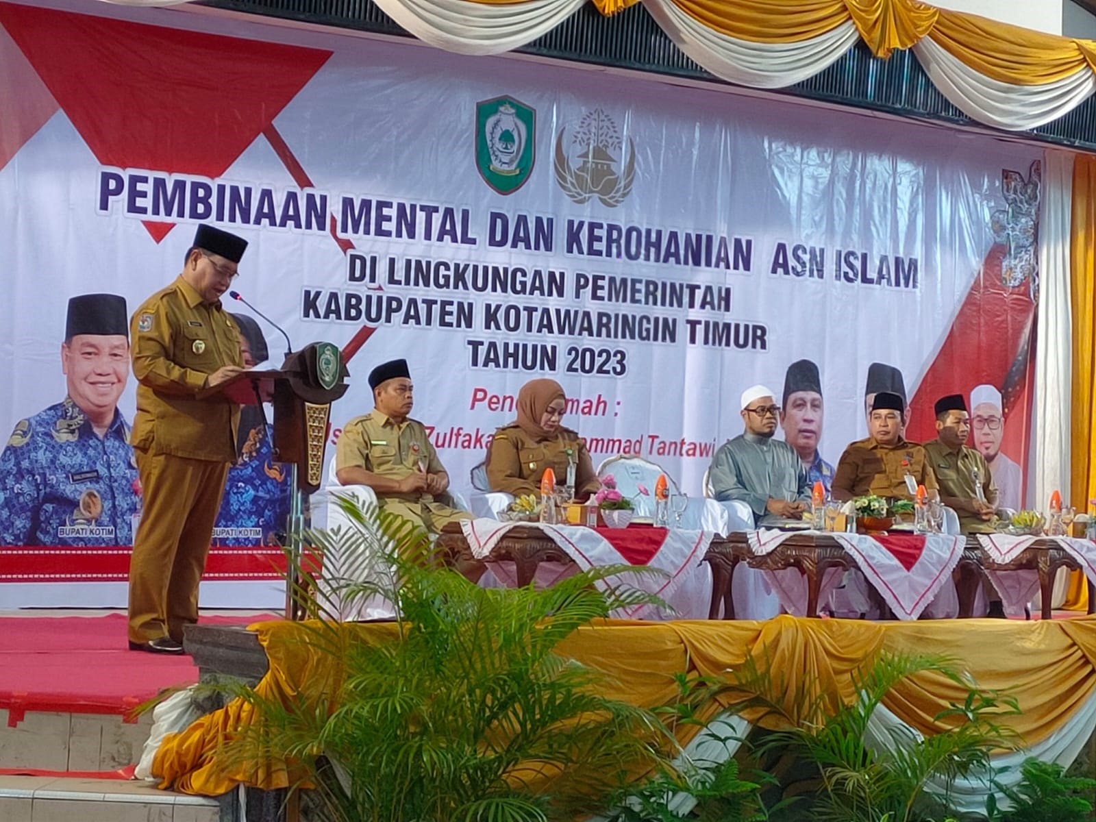 Bupati Kotim Halikinnor saat memberikan arahan kepada ASN Kotim, belum lama ini. (dok.radarsampit)