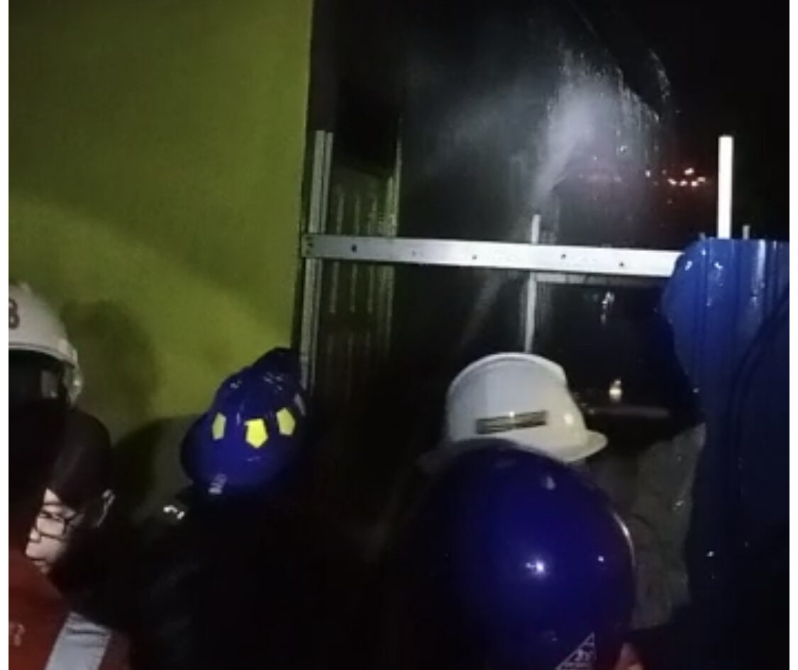 Relawan pemadam kebakaran