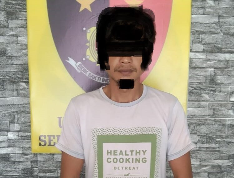 Debi Susanto (36), pelaku pembacokan terhadap kakak kandungnya sendiri, ketika sudah diamankan pihak kepolisian.(istimewa) Debi Susanto (36), pelaku pembacokan terhadap kakak kandungnya sendiri, ketika sudah diamankan pihak kepolisian.(istimewa)