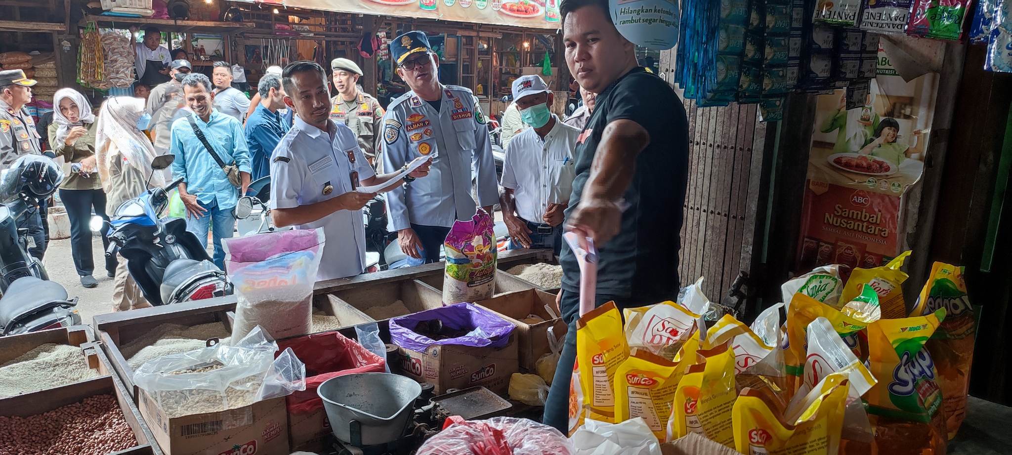 wali kota palangkaraya,pasar besar,inspeksi harga bahan pokok,beras mayang