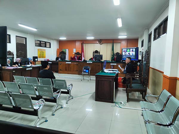 sidang bos miras