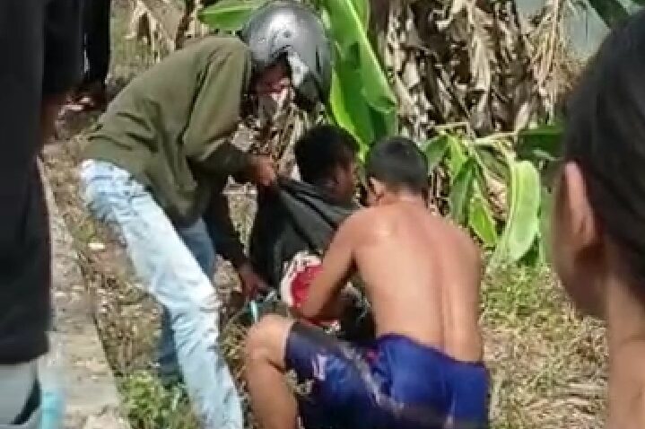 Pelaku curanmor di Jalan Kembali Kecamatan MB Ketapang Sampit, saat diringkus warga,