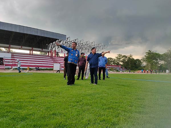 bupati kotim tinjau stadion