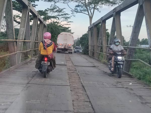 jembatan patah