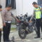 Petugas lantas Polres Kapuas saat merazia knalpot brong