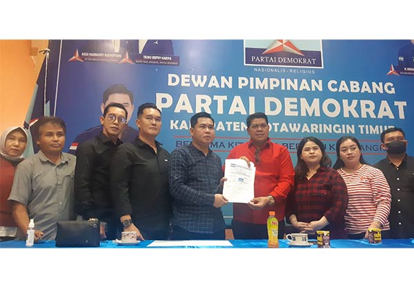 parimus mundur dari demokrat