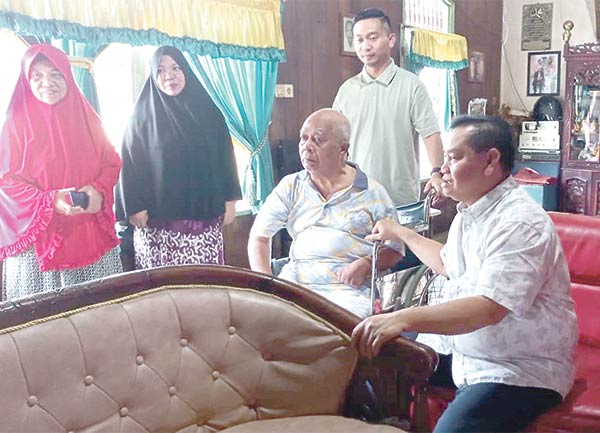bantuan kursi roda