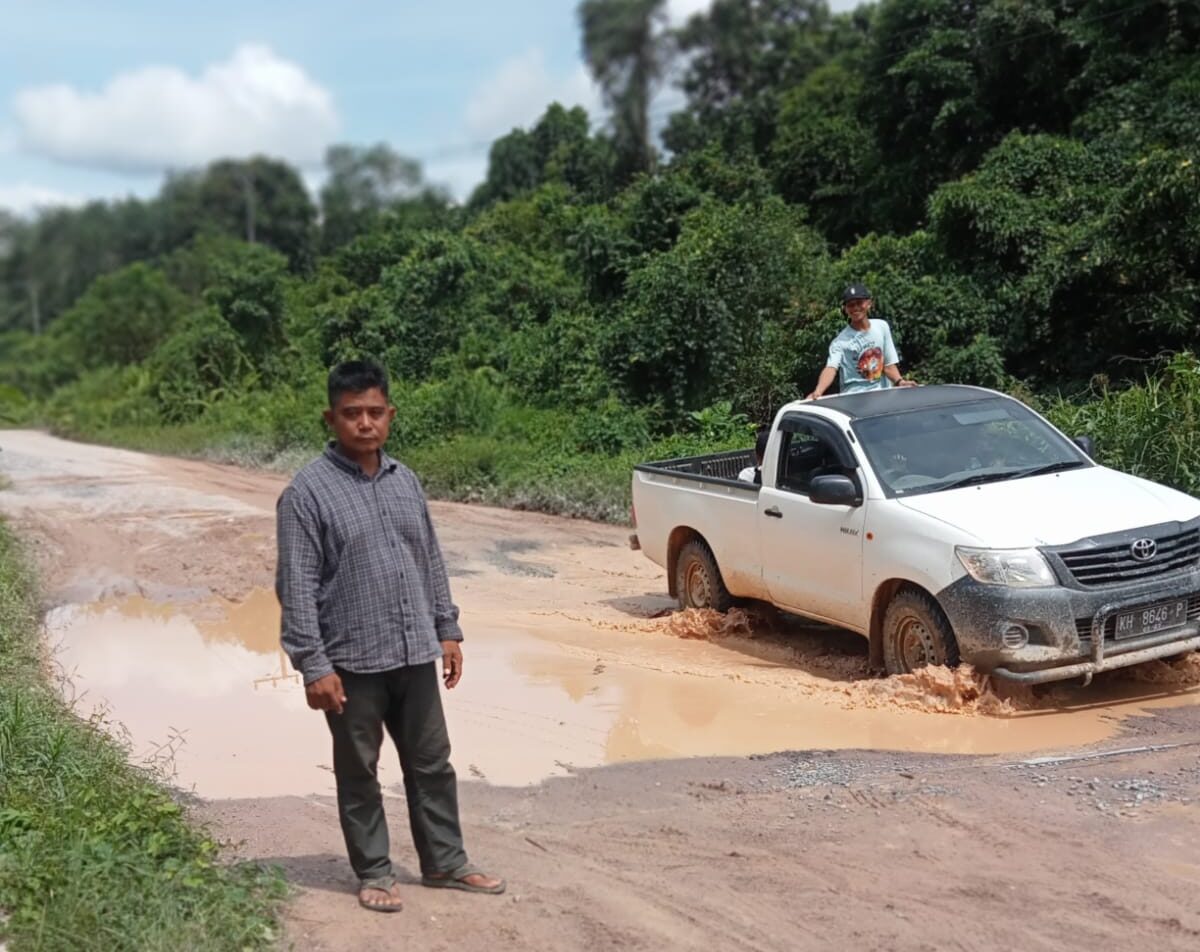 jalan desa ayawan