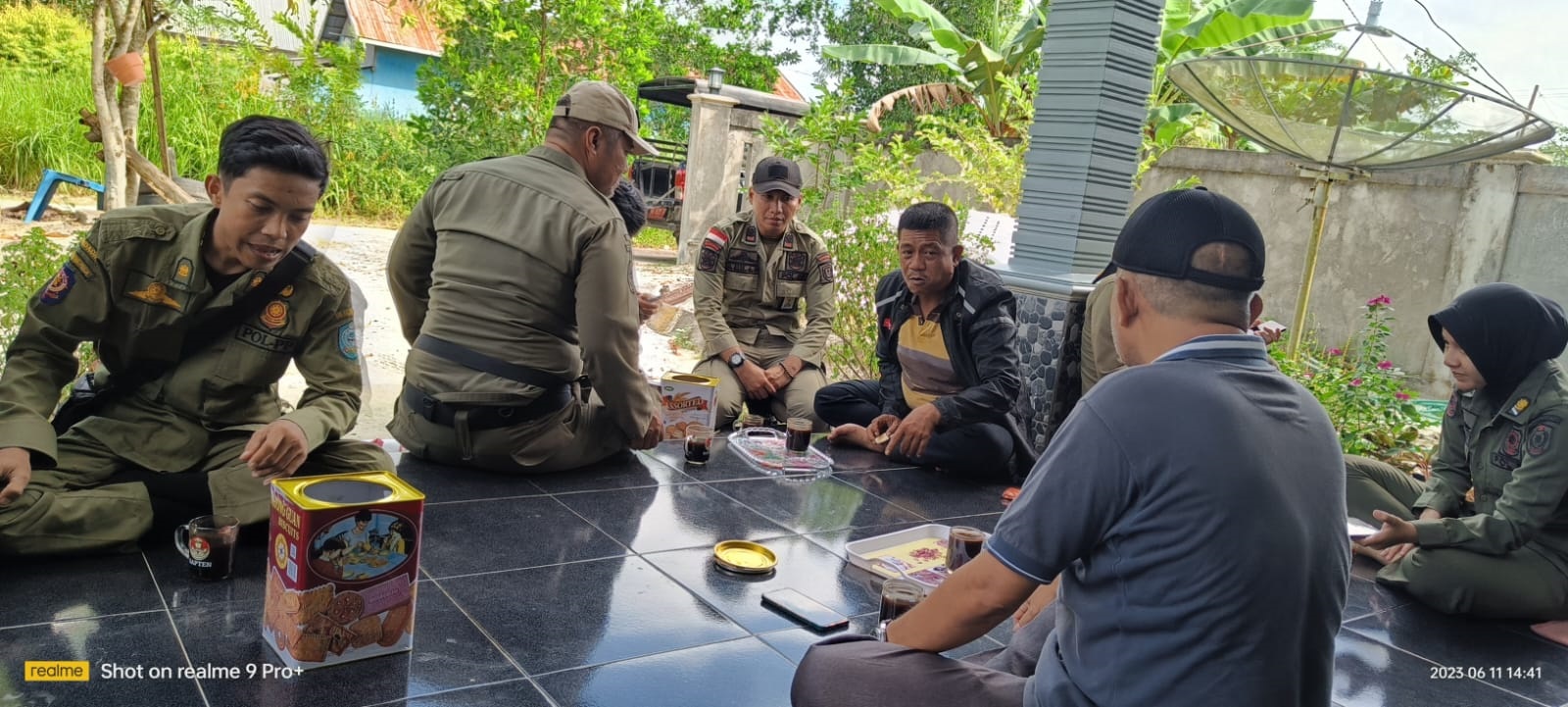 pelaku bugil
