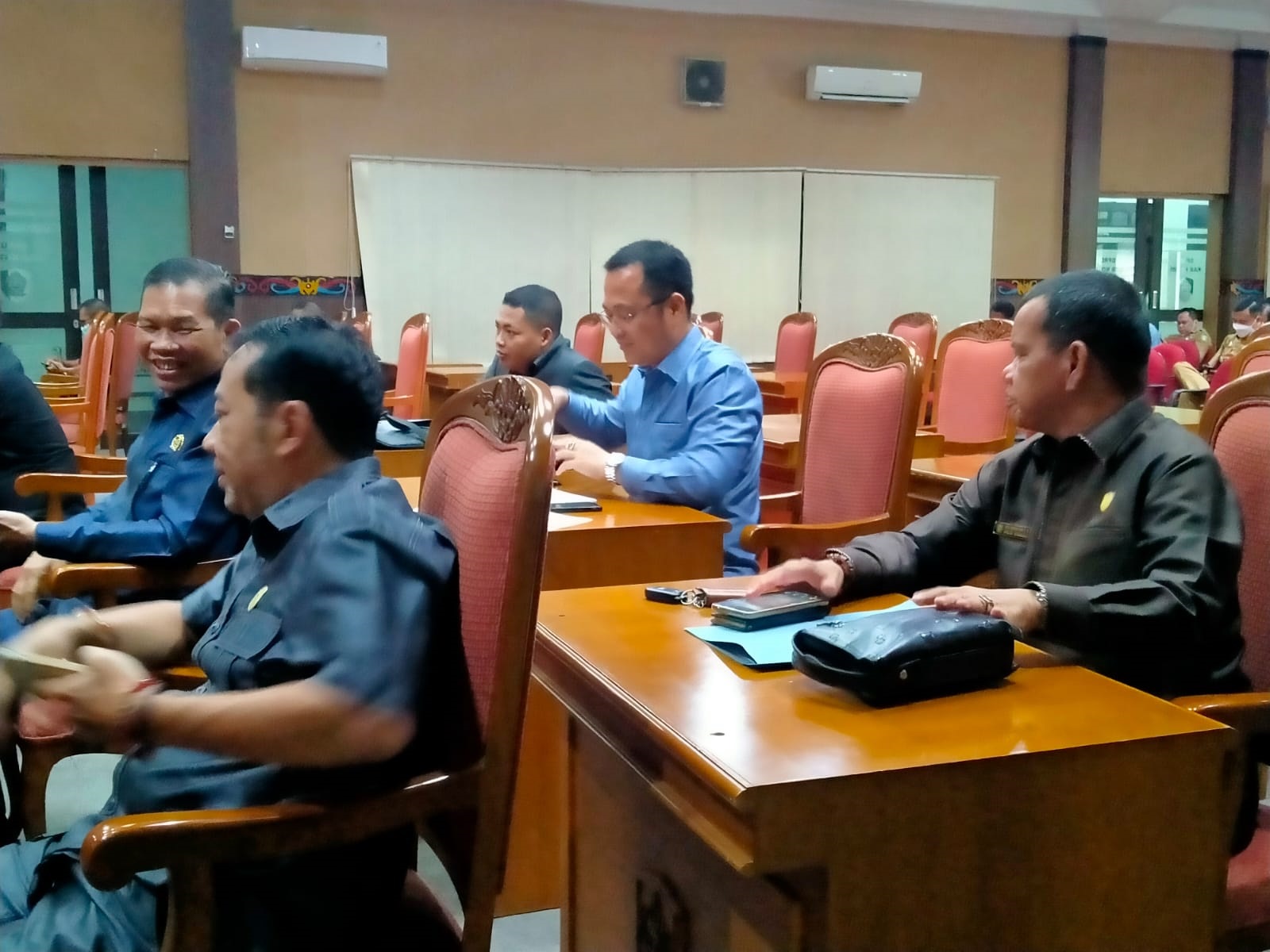 Sejumlah anggota DPRD Kotim ketika mengikuti pembahasan salah satu raperda