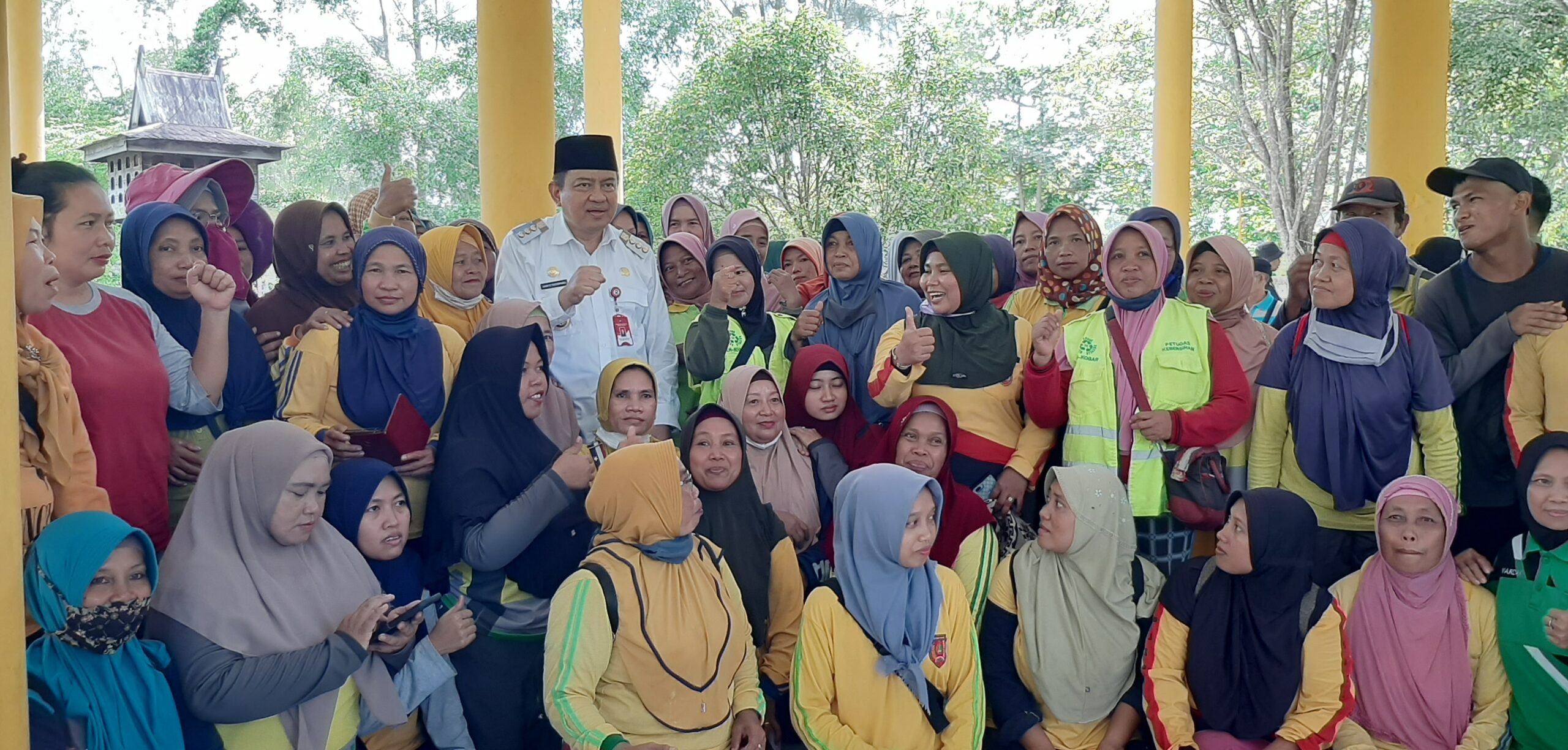 Pj Bupati Kobar Budi Santosa saat silaturahmi dengan para petugas keberhasilan