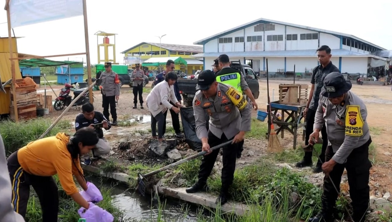 6 bersihkan sampah