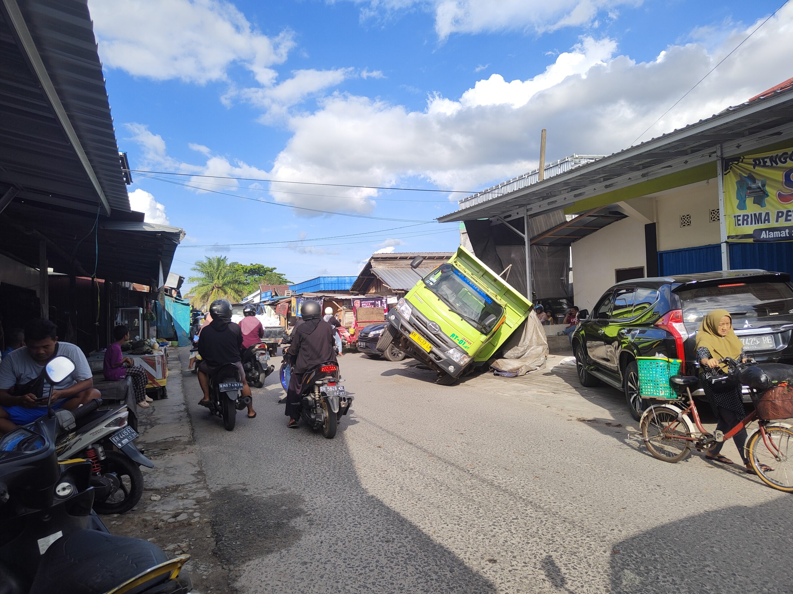 truk kecelakaan