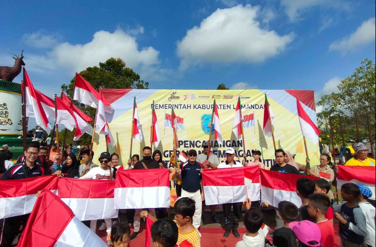 bagikan bendera lamandau