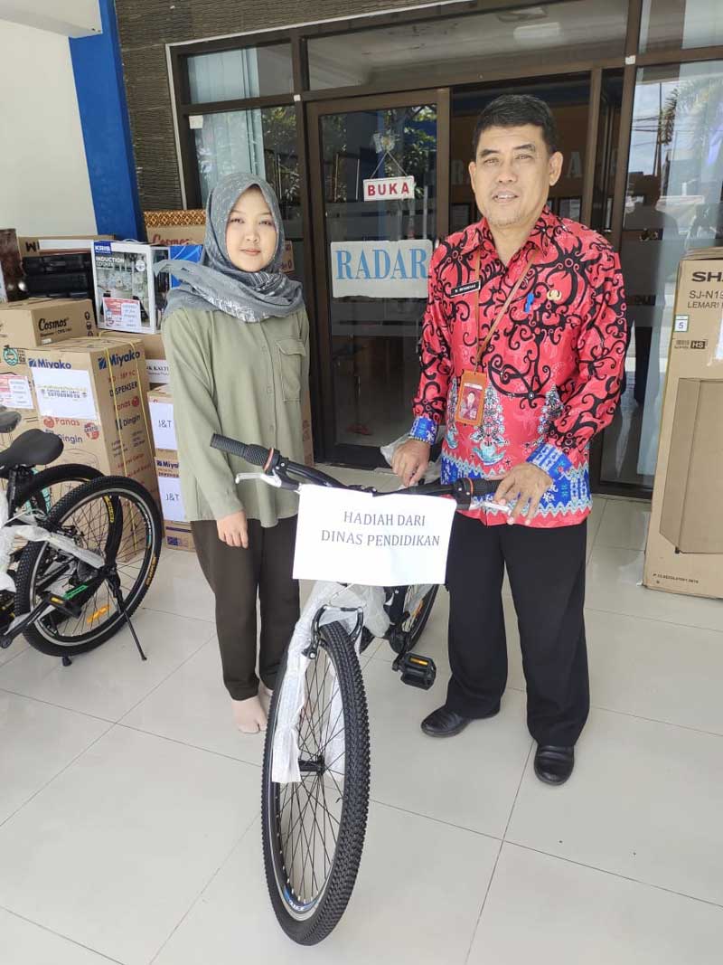 hadiah gowes dari dinas pendidikan