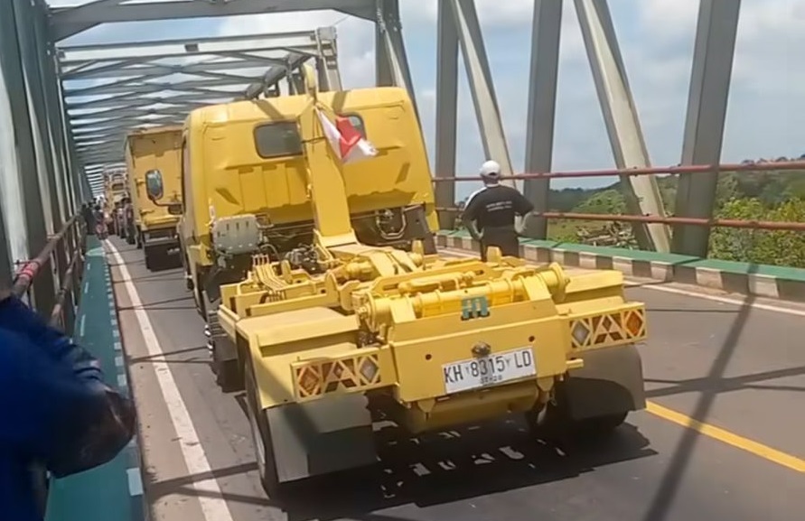 macet jembatan mentaya