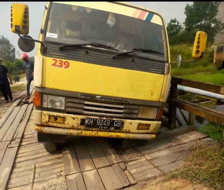 TRUK TERPEROSOK