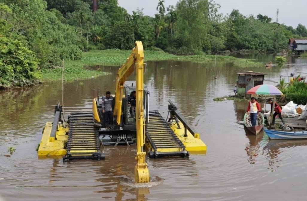 ekskavator amfibi