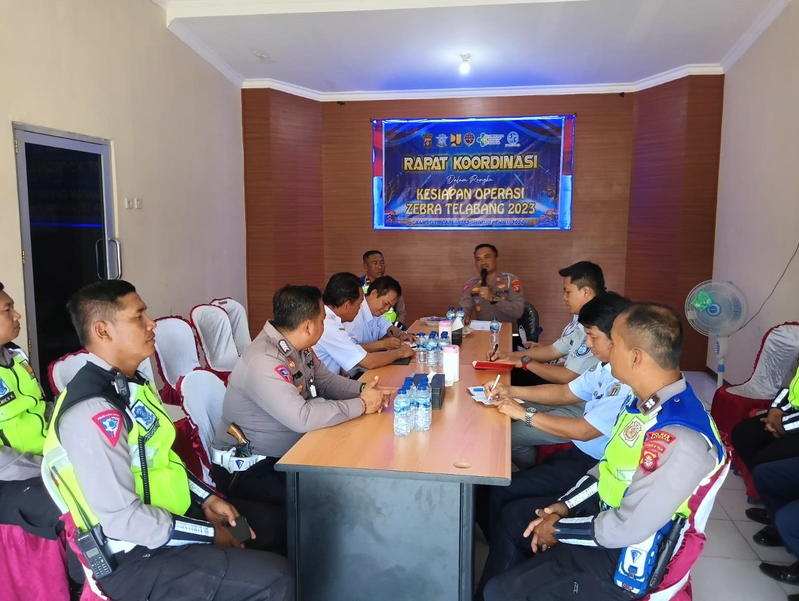 rapat razia rapat razia