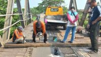 perbaikan jembatan patah