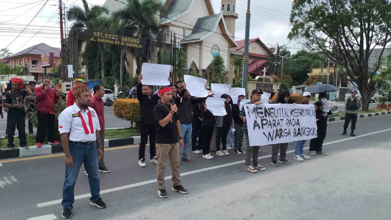 demo polres kobar
