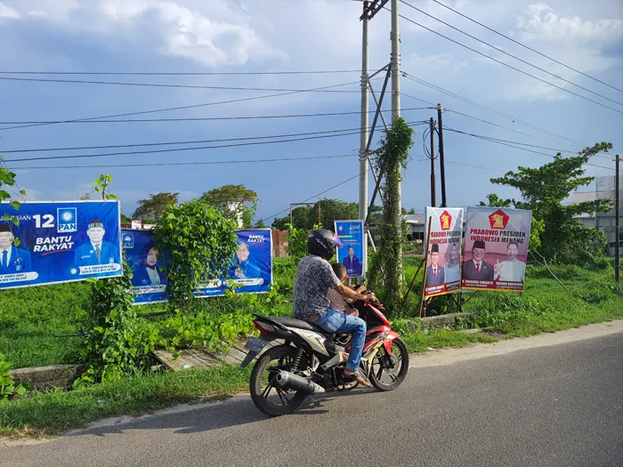 alat peraga kampanye