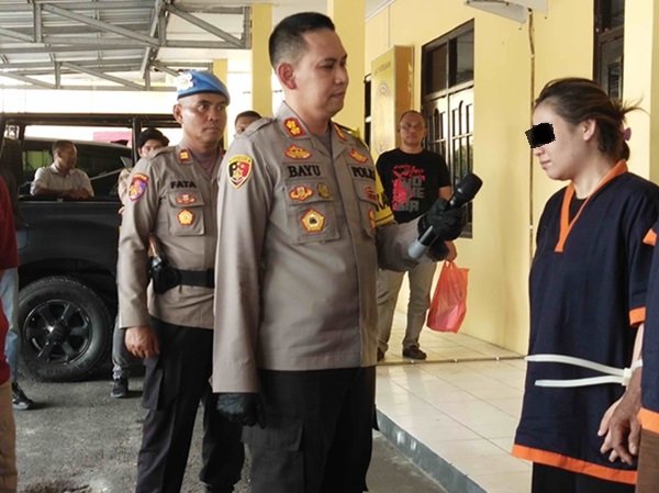 JANDA JUALAN NARKOBA