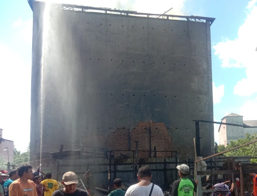 gedung walet terbakar