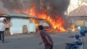 kios bbm terbakar