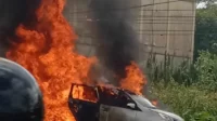 mobil terbakar