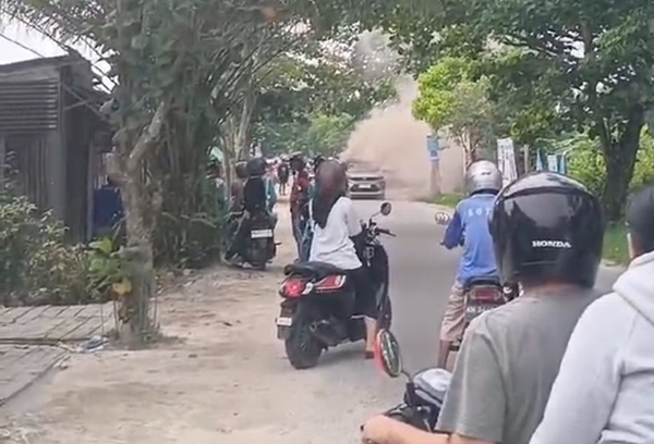 mobil terbakar