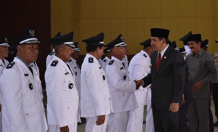 PELANTIKAN KEPALA DESA KOBAR pelantikan kepala desa kobar