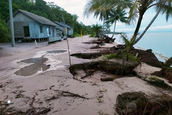 abrasi pantai keraya