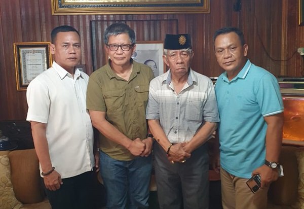 rocky gerung sambangi pangeran muasjidinsyah