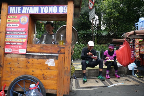 duduk lesehan