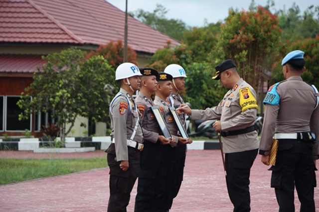 polisi dipecat