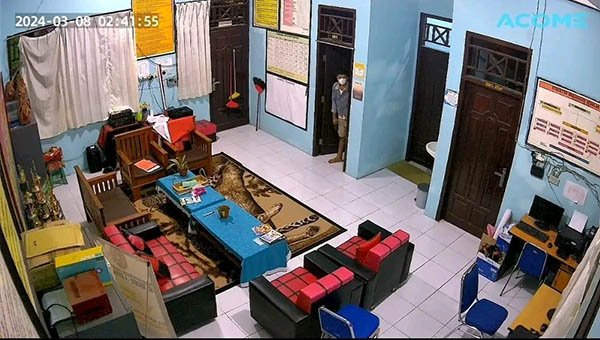 PENCURIAN DI SEKOLAH pencurian di sekolah