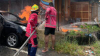 mobil terbakar