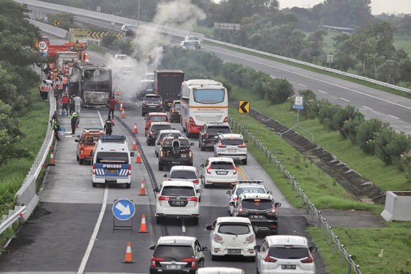 bus terbakar bus terbakar