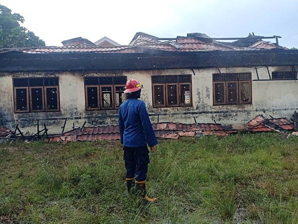 sekolah terbakar sekolah terbakar