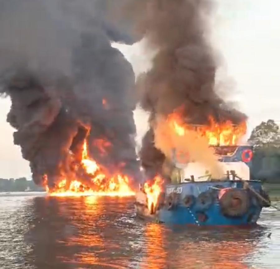 tugboat meledak