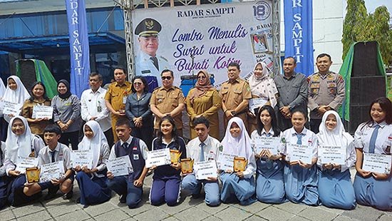pememang lomba menulis surat untuk bupati kotim