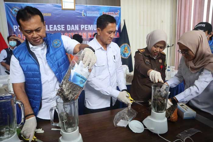mahasiswa jualan ganja