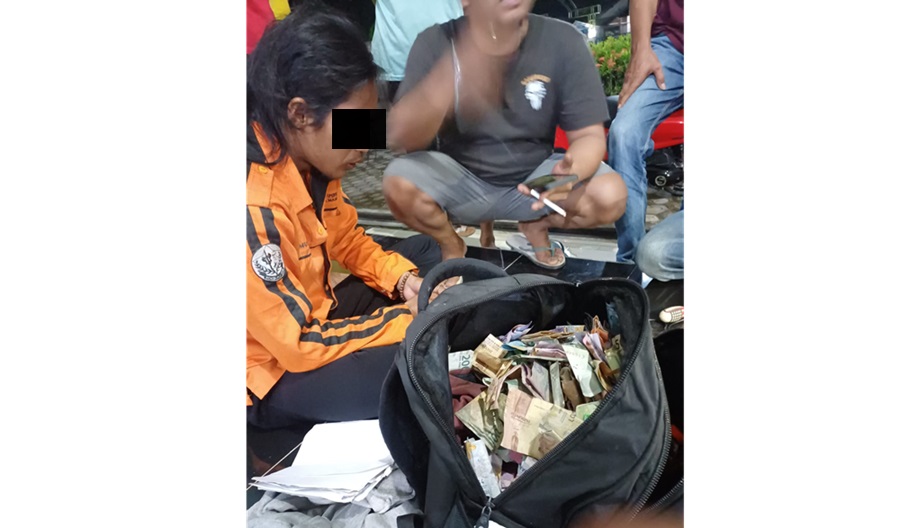 pencurian kotak amal