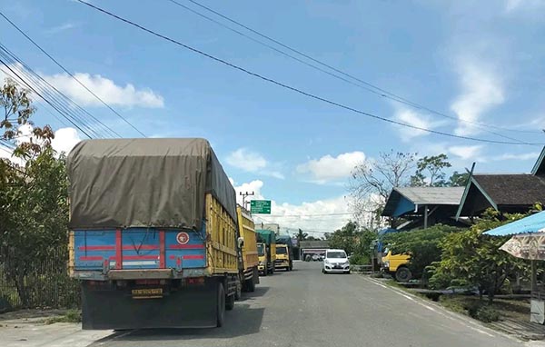 truk parkir