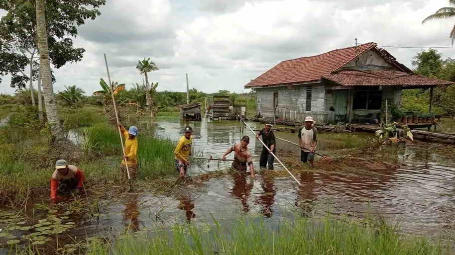 bersihkan sungai