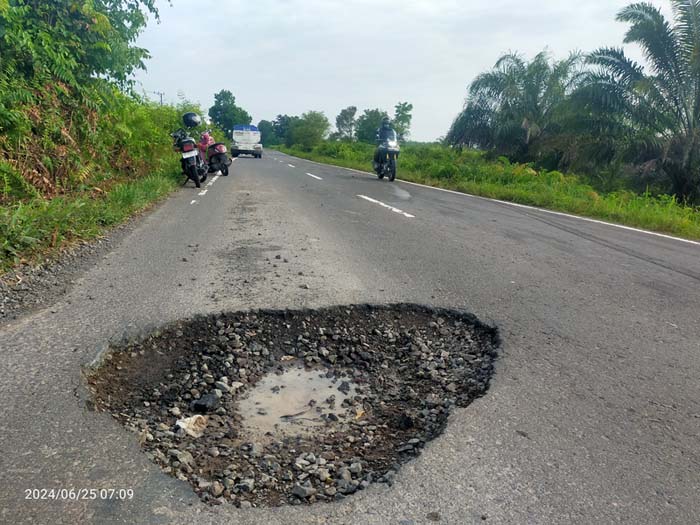 Lubang Jalan Pbun Kolam