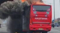 bus terbakar