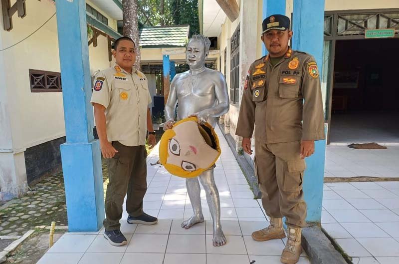 Manusia Silver Manusia Silver