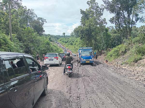 jalan gunung mas